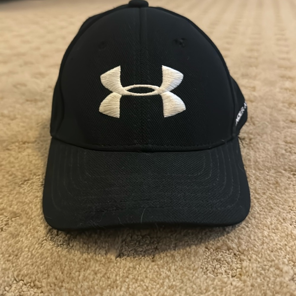 Youth Under Armour black ball cap